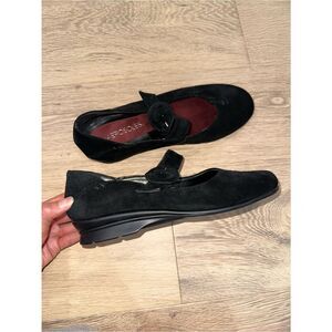 W7 NEW Aerosoles Black Suede Mary Jane Flats